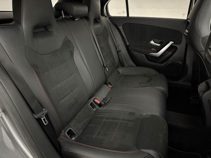 Mercedes-Benz A-Klasse 180 AMG | Pano | Virtual | Sfeerverl. | Carplay | Cruise | LED | Parkeersens.