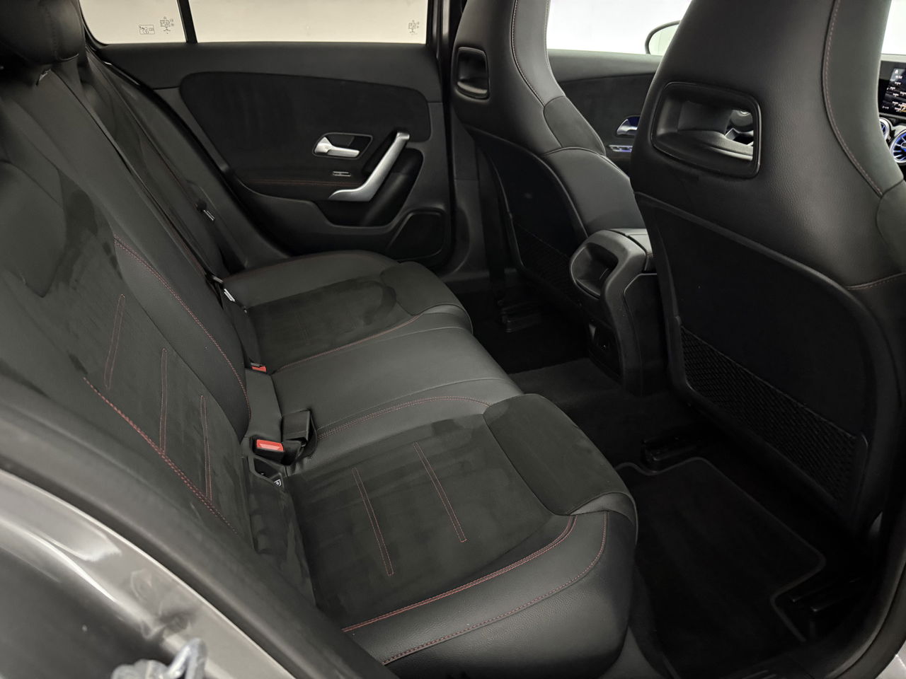 Mercedes-Benz A-Klasse 180 AMG | Pano | Virtual | Sfeerverl. | Carplay | Cruise | LED | Parkeersens.