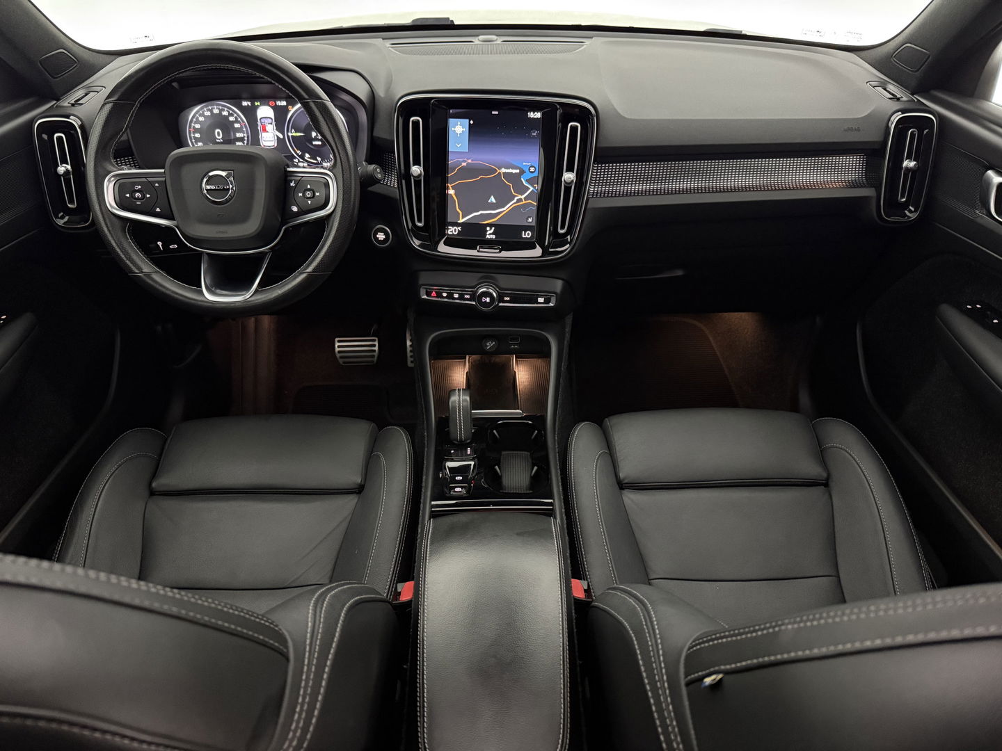 Volvo XC40 1.5 T5 Recharge R-Design | Pano | Virtual | Camera | Carplay | Leder | Cruise | LED