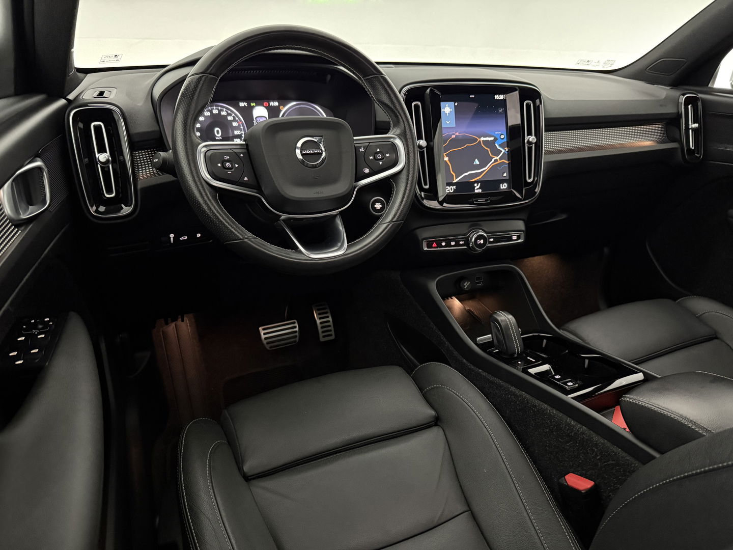 Volvo XC40 1.5 T5 Recharge Inscription 262PK | Pano | Virtual | Camera | Carplay | Leder | Cruise | LED