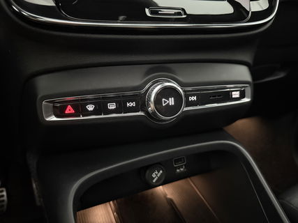 Volvo XC40 1.5 T5 Recharge Inscription | Pano | Virtual | Camera | Carplay | Leder | Cruise | LED
