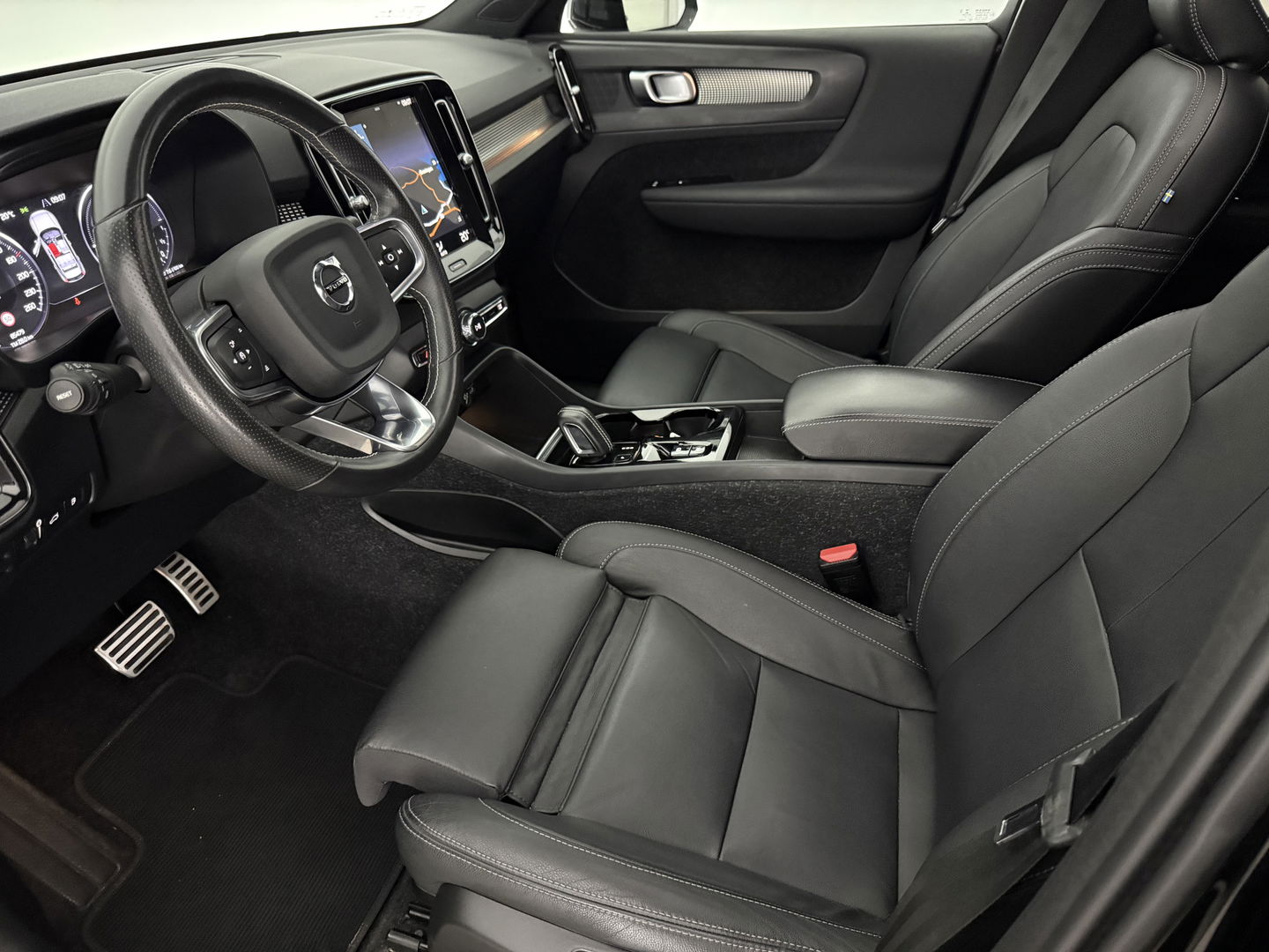 Volvo XC40 1.5 T5 Recharge R-Design | Pano | Virtual | Camera | Carplay | Leder | Cruise | LED