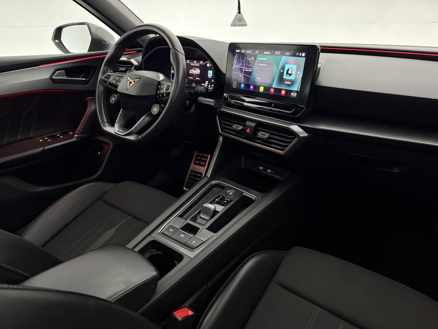 CUPRA Leon Sportstourer 1.4 e-Hybrid VZ Performance | 245PK | Pano | Virtual | Sfeerverl. | Memory l Stuur/Stoelverw. | LED | Adaptive-Cruise