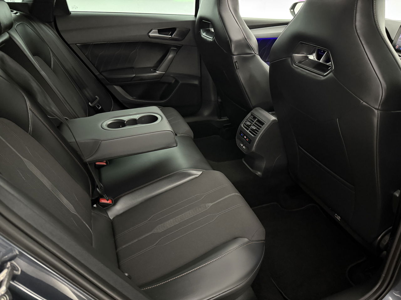 CUPRA Leon Sportstourer 1.4 e-Hybrid VZ Performance | 245PK | Pano | Virtual | Sfeerverl. | Memory | LED | Cruise