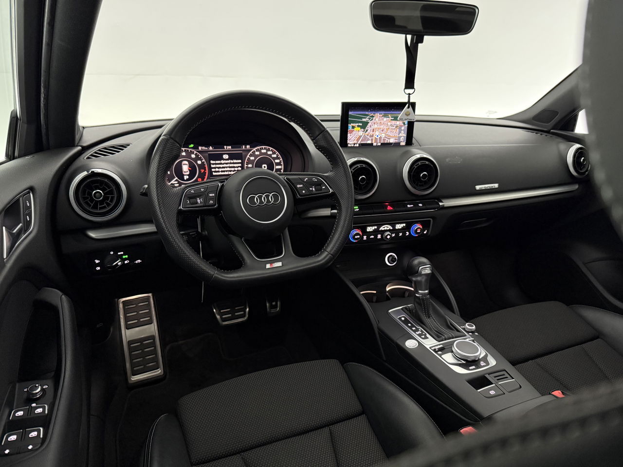 Audi A3 40 e-tron 225PK S-line | Pano | Virtual | LED | Carplay | Adaptive Cruise | NAP