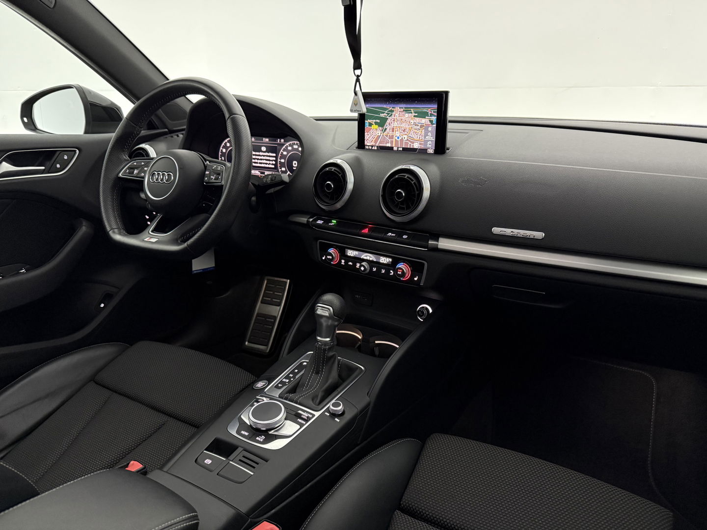 Audi A3 40 e-tron 225PK S-line | Pano | Virtual | LED | Carplay | Adaptive Cruise | Stoelverw. l NAP