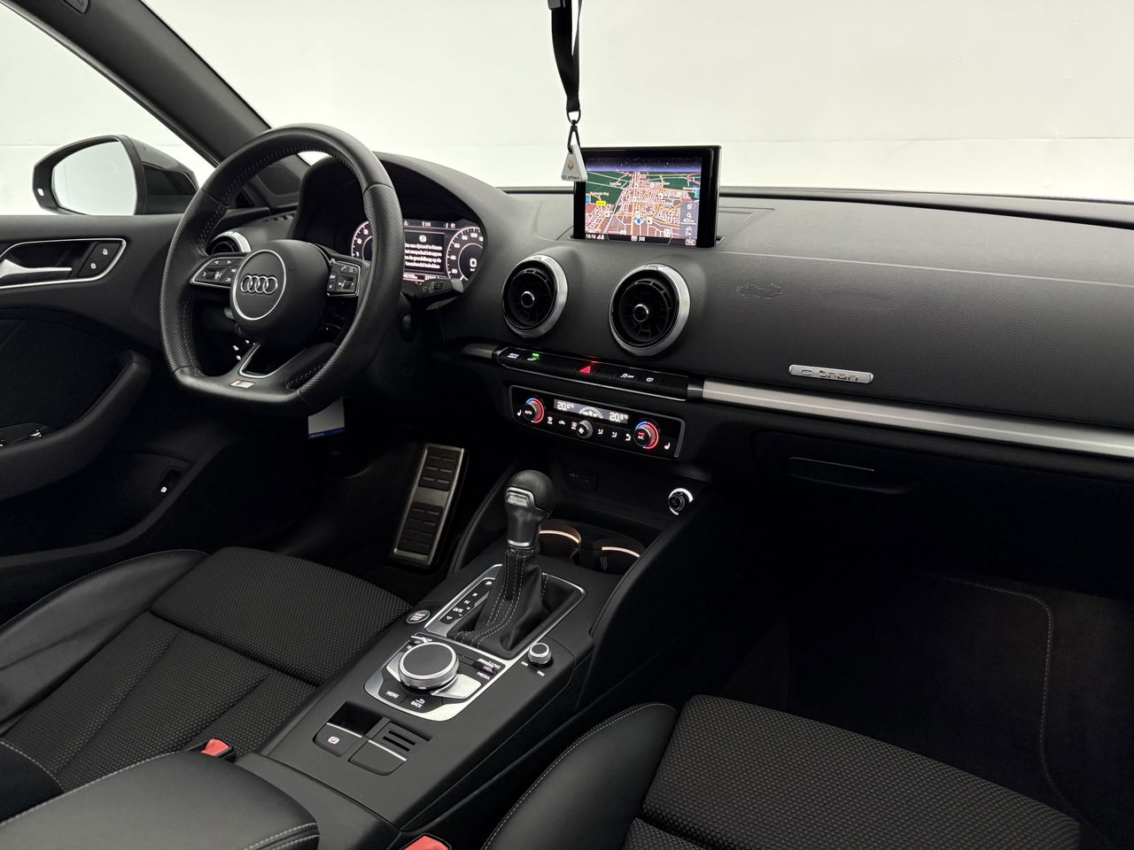 Audi A3 40 e-tron 225PK S-line | Pano | Virtual | LED | Carplay | Adaptive Cruise | NAP