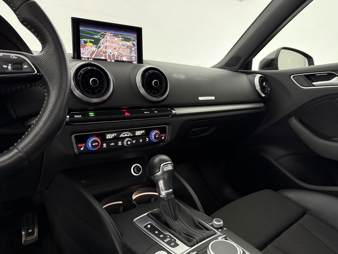 Audi A3 40 e-tron 225PK S-line | Pano | Virtual | LED | Carplay | Adaptive Cruise | Stoelverw. l NAP