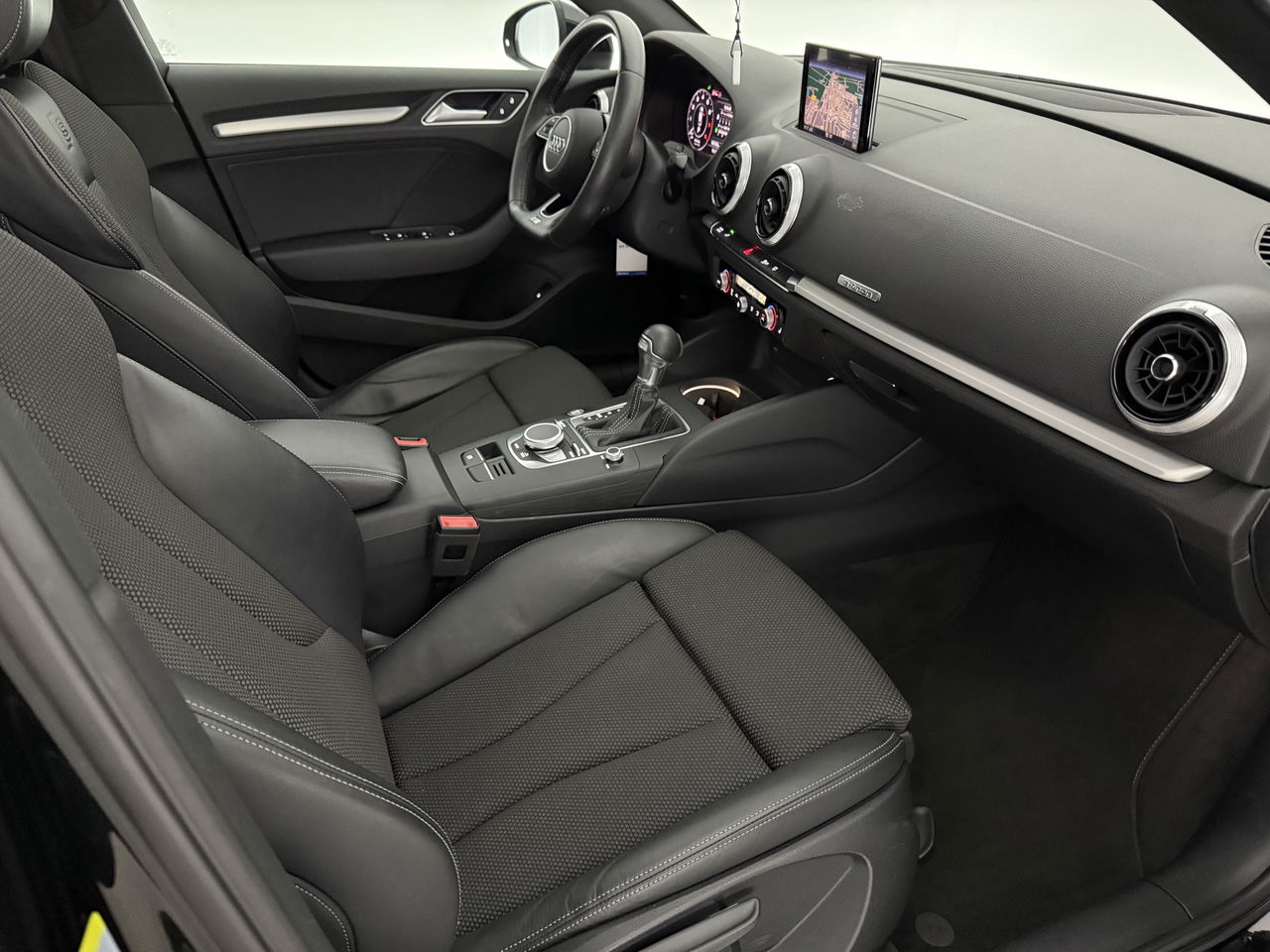 Audi A3 40 e-tron 225PK S-line | Pano | Virtual | LED | Carplay | Adaptive Cruise | NAP