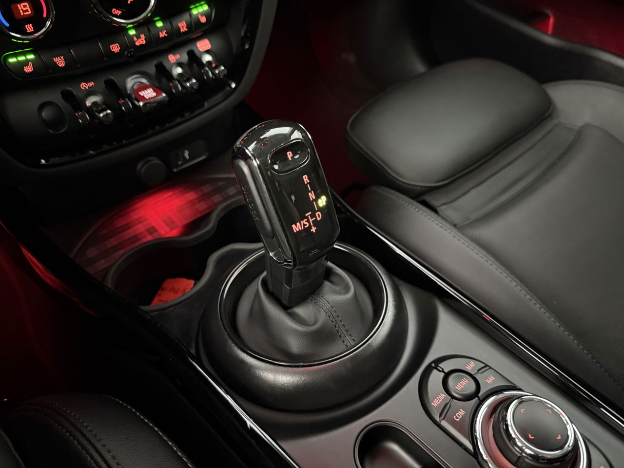 MINI Clubman 1.5 Cooper Classic | Sfeerverl | Virtual | Camera | LED | Carplay | Leder | NAP