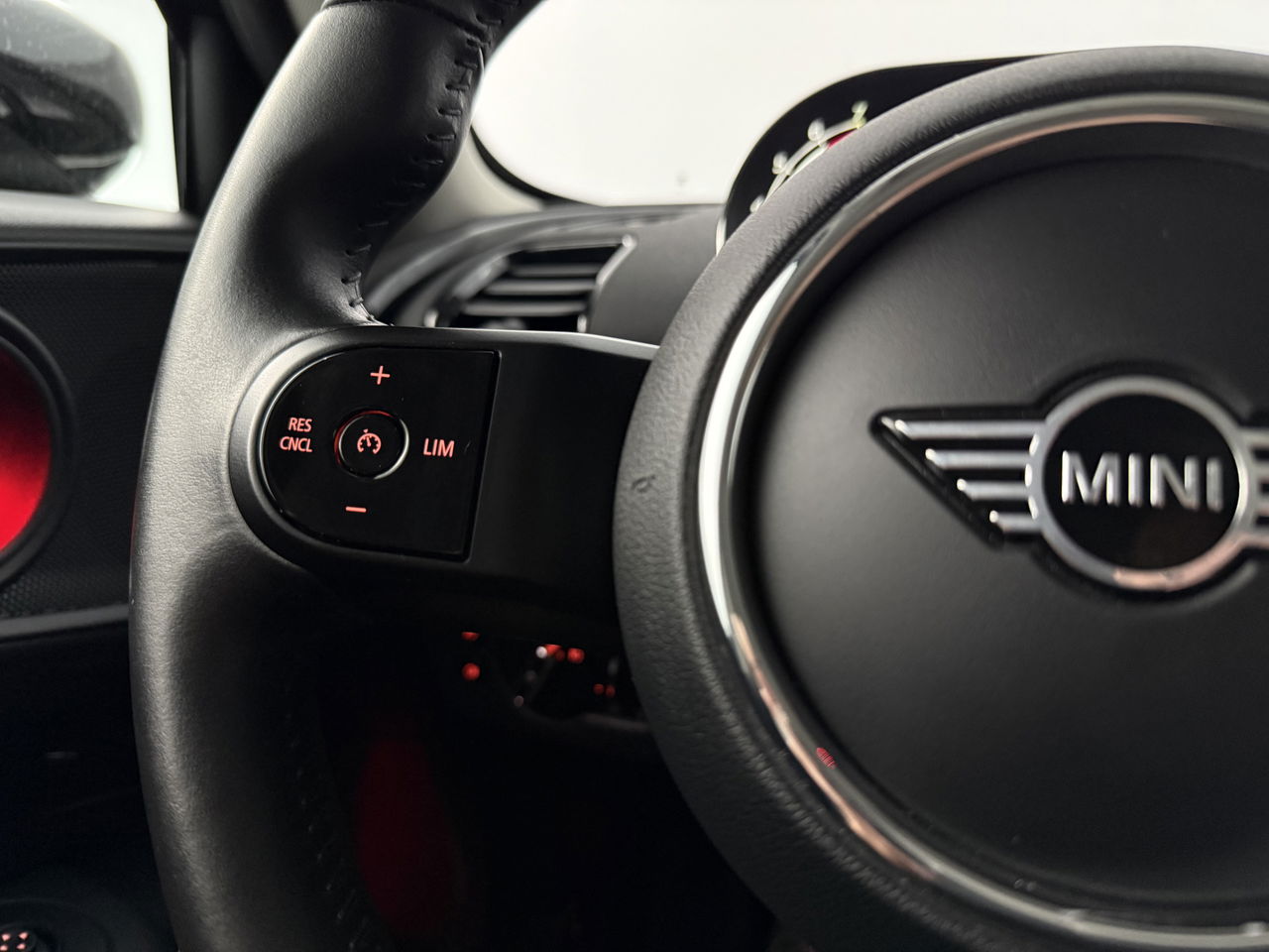MINI Clubman 1.5 Cooper Classic | Sfeerverl | Virtual | Camera | LED | Carplay | Leder | NAP