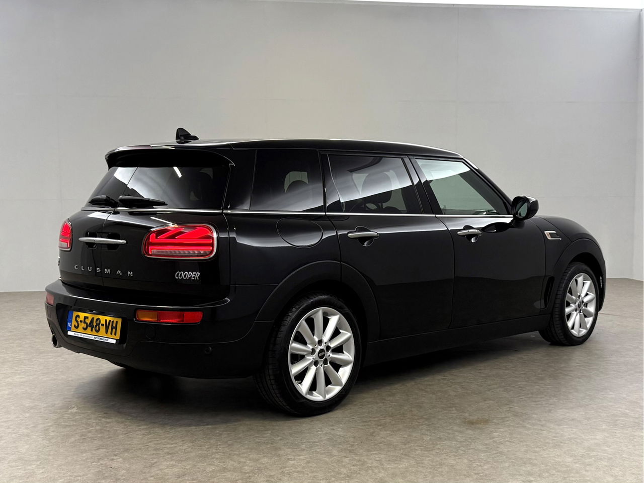 MINI Clubman 1.5 Cooper Classic | Sfeerverl | Virtual | Camera | LED | Carplay | Leder | NAP
