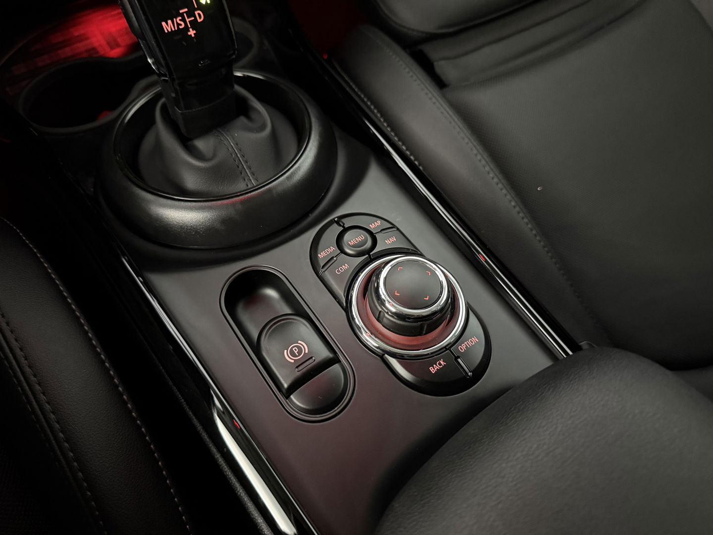 MINI Clubman 1.5 Cooper Classic | Sfeerverl | Virtual | Camera | Stoelverw. l LED | Carplay | Leder | NAP