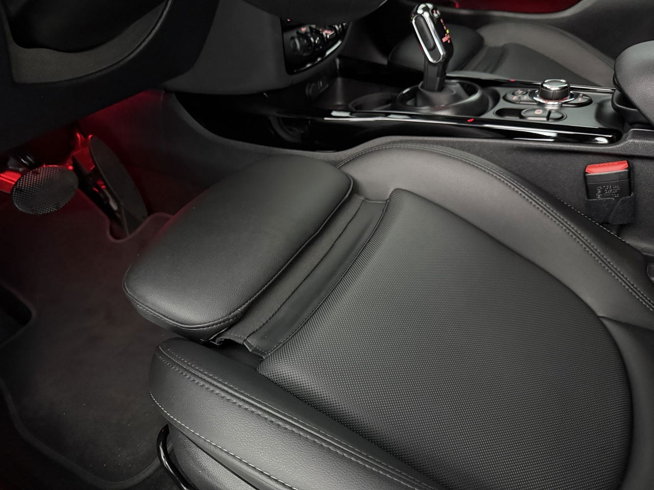 MINI Clubman 1.5 Cooper Classic | Sfeerverl | Virtual | Camera | LED | Carplay | Leder | NAP