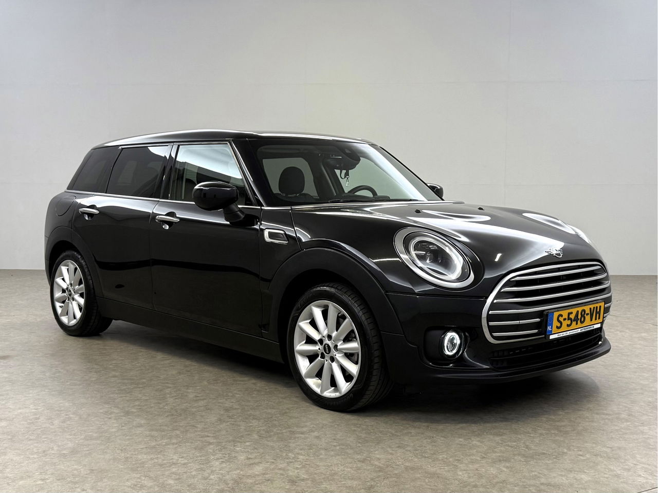 MINI Clubman 1.5 Cooper Classic | Sfeerverl | Virtual | Camera | LED | Carplay | Leder | NAP