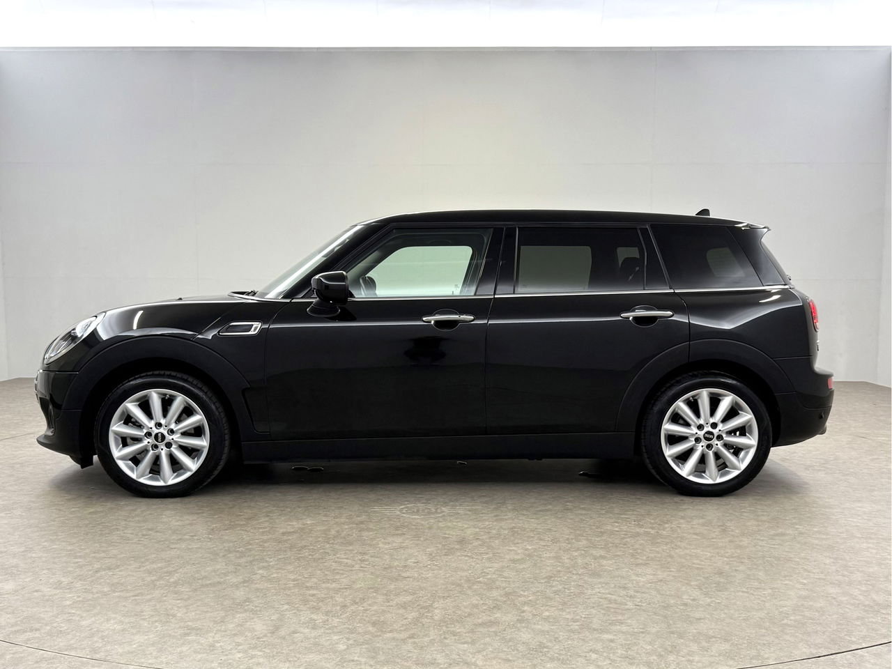 MINI Clubman 1.5 Cooper Classic | Sfeerverl | Virtual | Camera | LED | Carplay | Leder | NAP