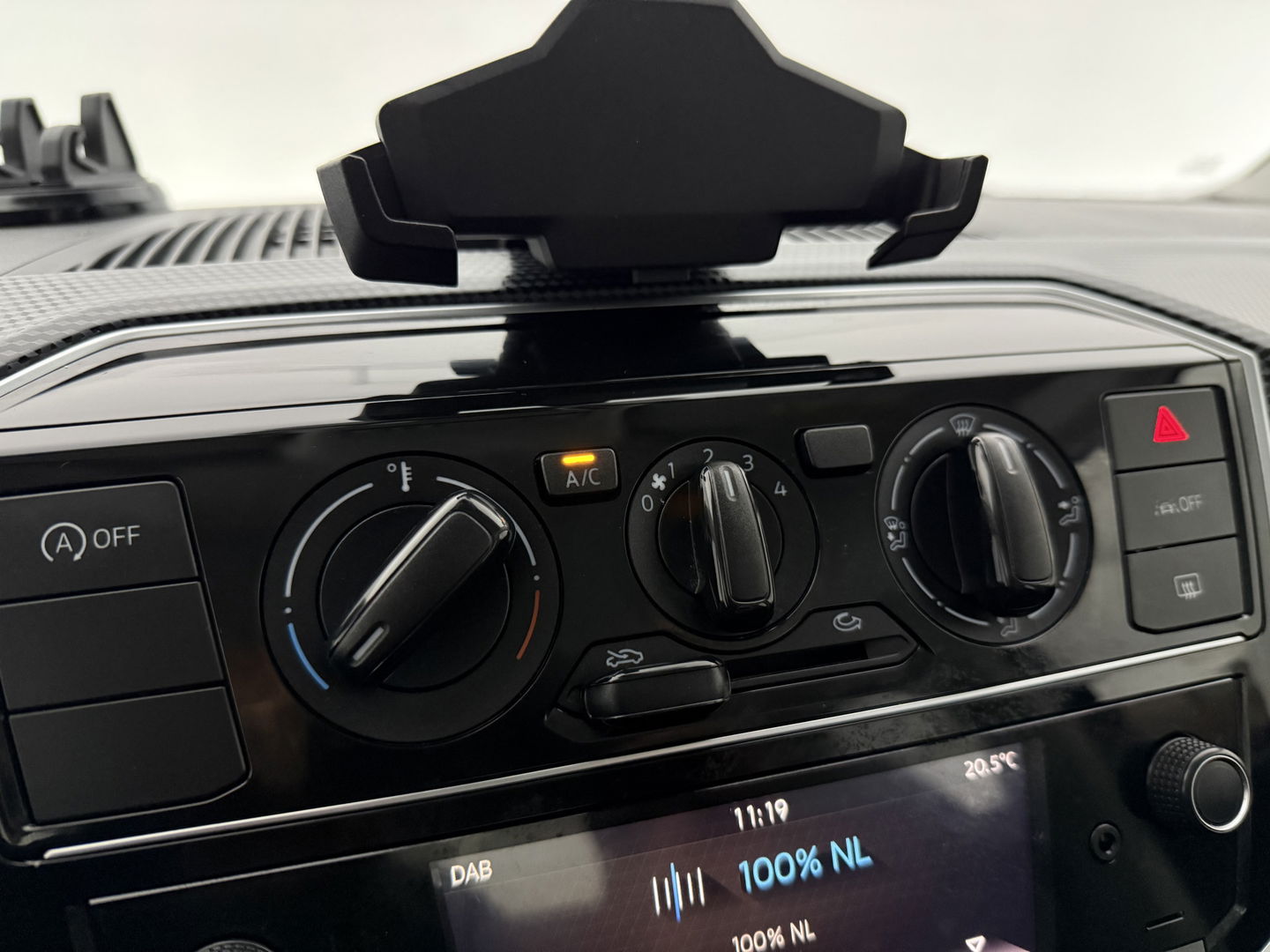 Volkswagen up! 1.0 | LED | Airco | Bluetooth | Orig. NL | DAB+