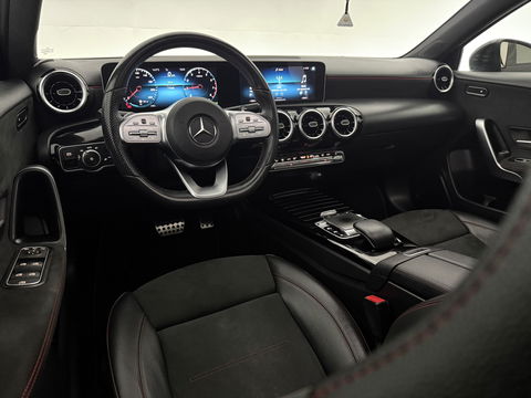 Mercedes-Benz A-Klasse 180 AMG | Pano | Virtual | Camera | LED | Navigatie | Stoelverw. | NAP