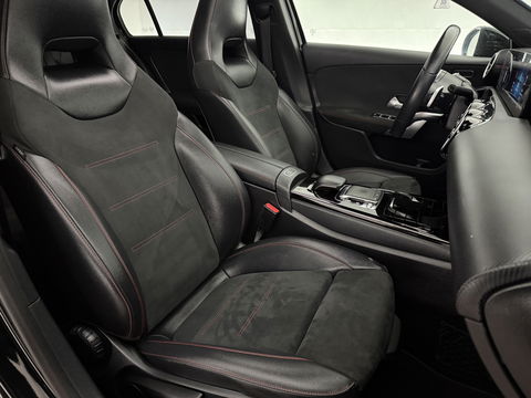 Mercedes-Benz A-Klasse 180 AMG | Pano | Virtual | Camera | LED | Navigatie | Stoelverw. | NAP