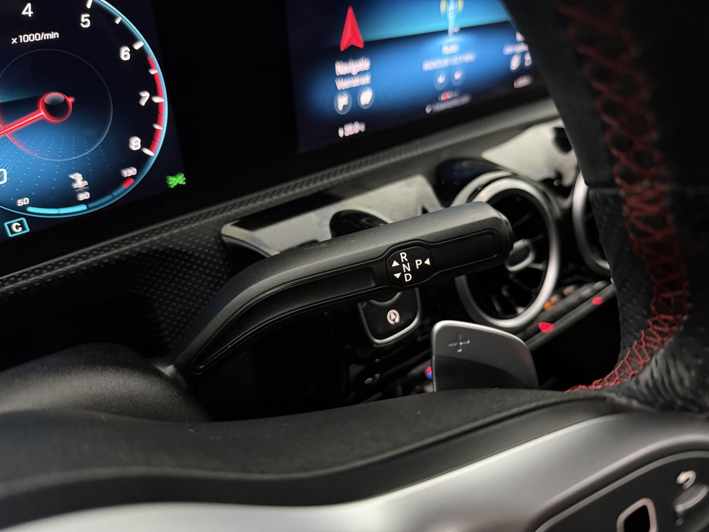 Mercedes-Benz A-Klasse 180 AMG | Pano | Virtual | Camera | LED | Navigatie | Stoelverw. | NAP