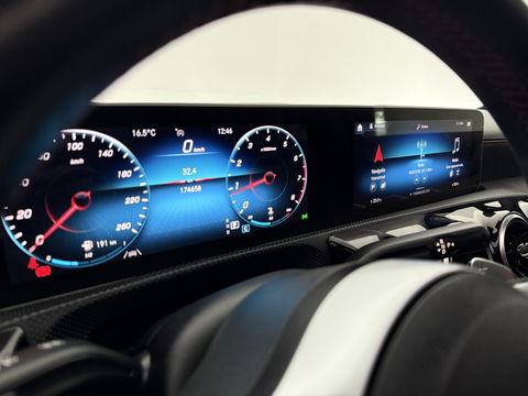 Mercedes-Benz A-Klasse 180 AMG | Pano | Virtual | Camera | LED | Navigatie | Stoelverw. | NAP