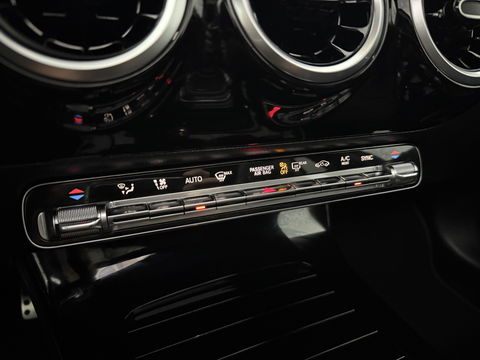 Mercedes-Benz A-Klasse 180 AMG | Pano | Virtual | Camera | LED | Navigatie | Stoelverw. | NAP