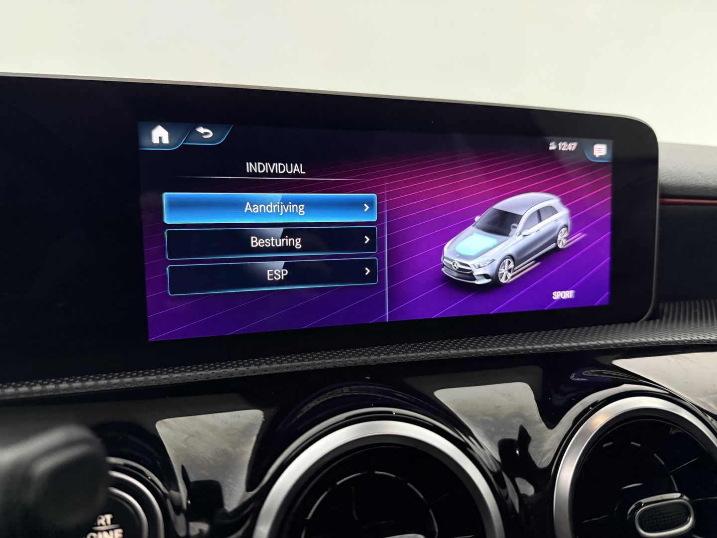 Mercedes-Benz A-Klasse 180 AMG | Pano | Virtual | Camera | LED | Navigatie | Stoelverw. | NAP