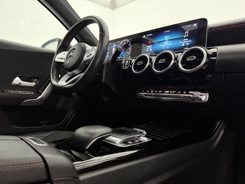 Mercedes-Benz A-Klasse 180 AMG | Pano | Virtual | Camera | LED | Navigatie | Stoelverw. | NAP