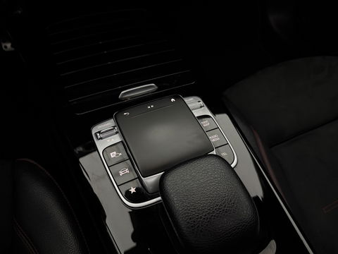 Mercedes-Benz A-Klasse 180 AMG | Pano | Virtual | Camera | LED | Navigatie | Stoelverw. | NAP