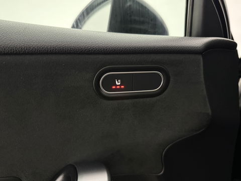 Mercedes-Benz A-Klasse 180 AMG | Pano | Virtual | Camera | LED | Navigatie | Stoelverw. | NAP