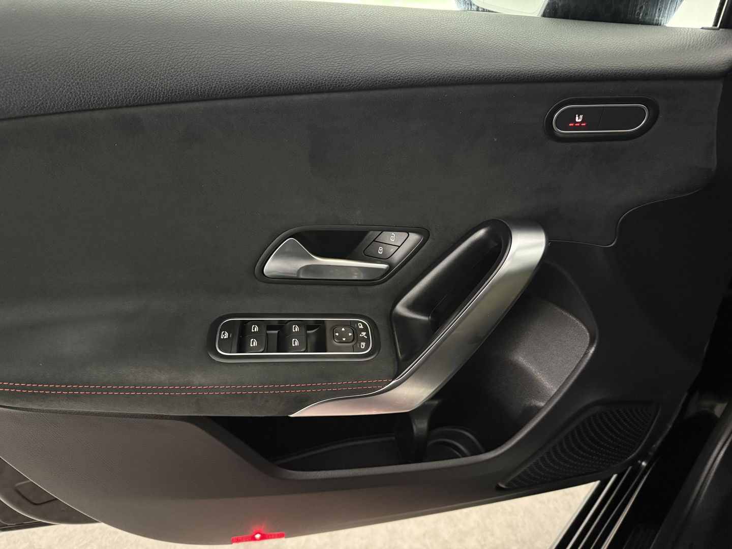 Mercedes-Benz A-Klasse 180 AMG | Pano | Virtual | Camera | LED | Navigatie | Stoelverw. | NAP