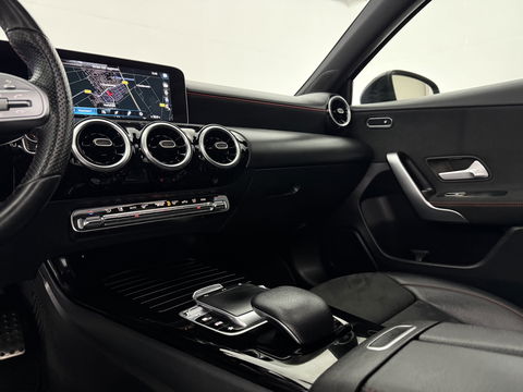 Mercedes-Benz A-Klasse 180 AMG | Pano | Virtual | Camera | LED | Navigatie | Stoelverw. | NAP