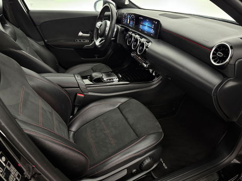 Mercedes-Benz A-Klasse 180 AMG | Pano | Virtual | Camera | LED | Navigatie | Stoelverw. | NAP