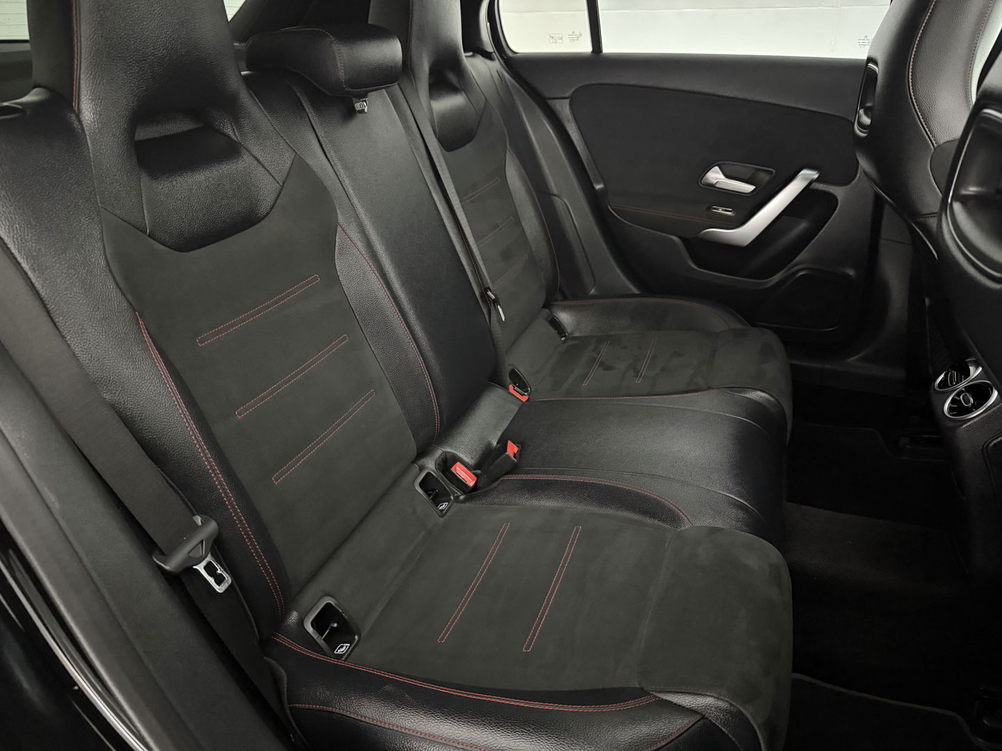 Mercedes-Benz A-Klasse 180 AMG | Pano | Virtual | Camera | LED | Navigatie | Stoelverw. | NAP