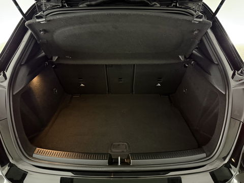 Mercedes-Benz A-Klasse 180 AMG | Pano | Virtual | Camera | LED | Navigatie | Stoelverw. | NAP