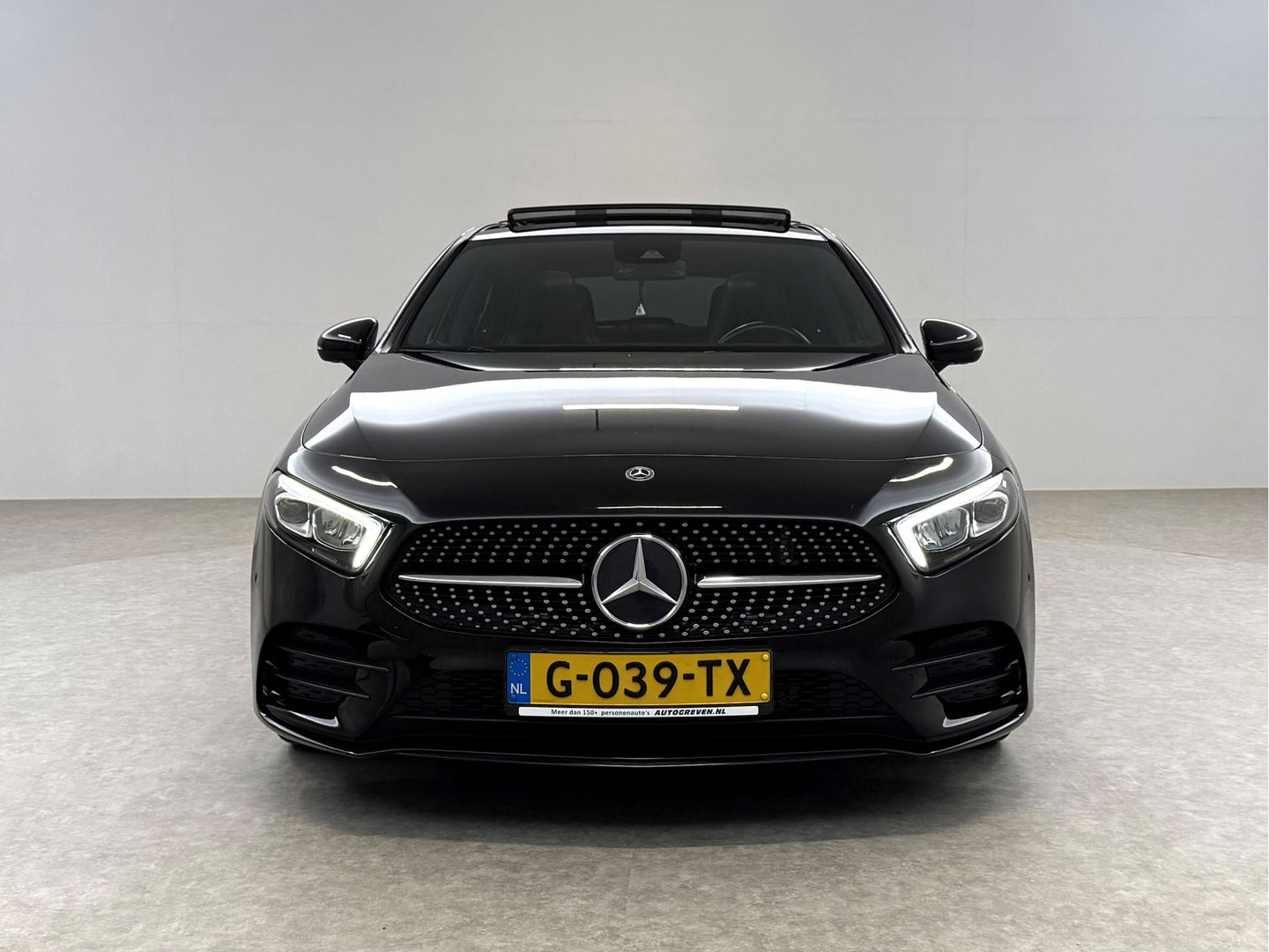 Mercedes-Benz A-Klasse 180 AMG | Pano | Virtual | Camera | LED | Navigatie | Stoelverw. | NAP