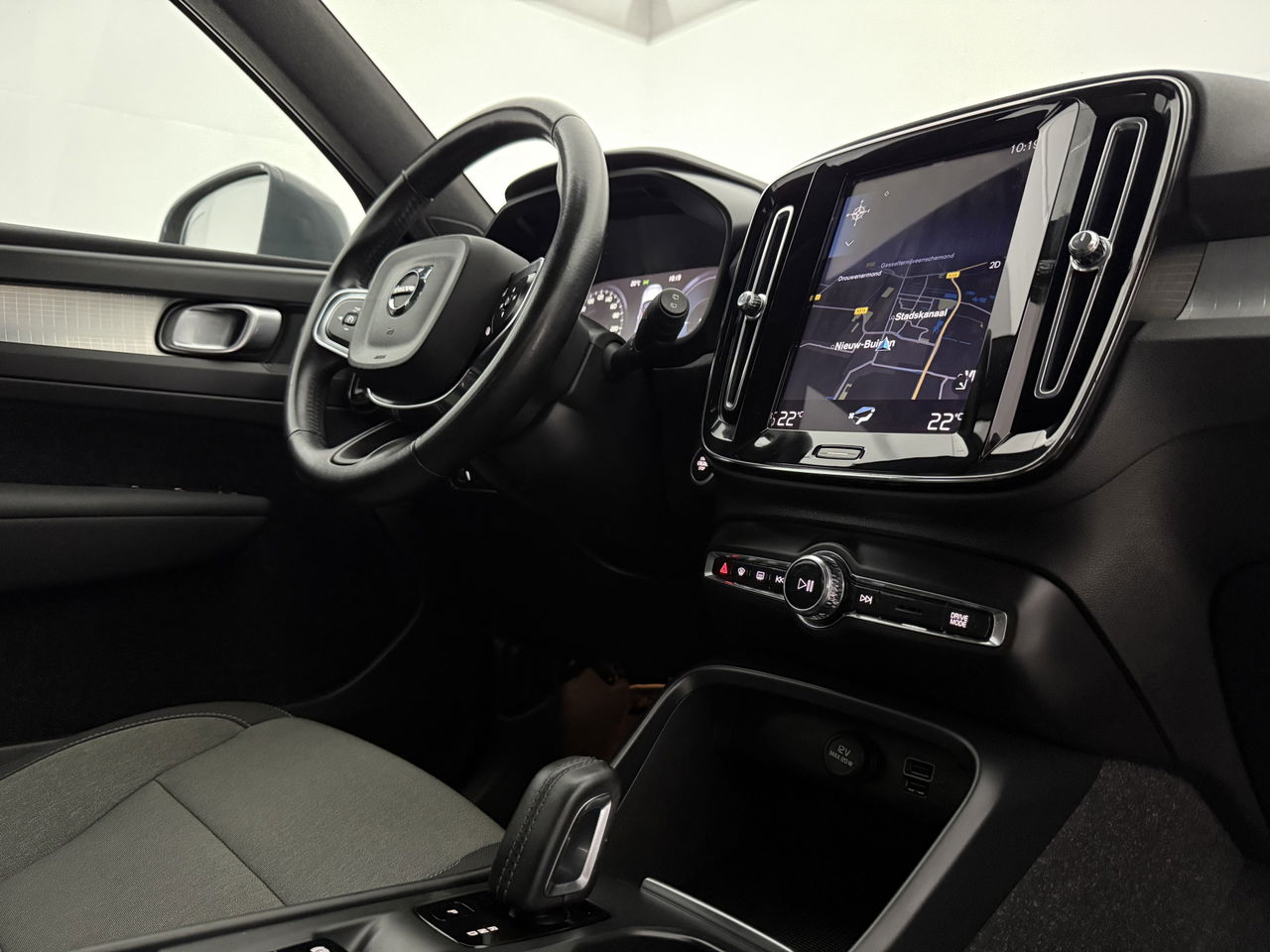 Volvo XC40 1.5 T5 Inscription | LED | Camera | Carplay | Clima | Cruise | Navigatie | Parkeersensoren | 18''LMV