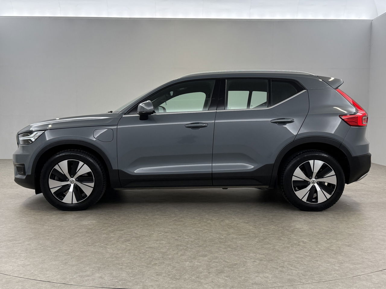 Volvo XC40 1.5 T5 Inscription | LED | Camera | Carplay | Clima | Cruise | Navigatie | Parkeersensoren | 18''LMV
