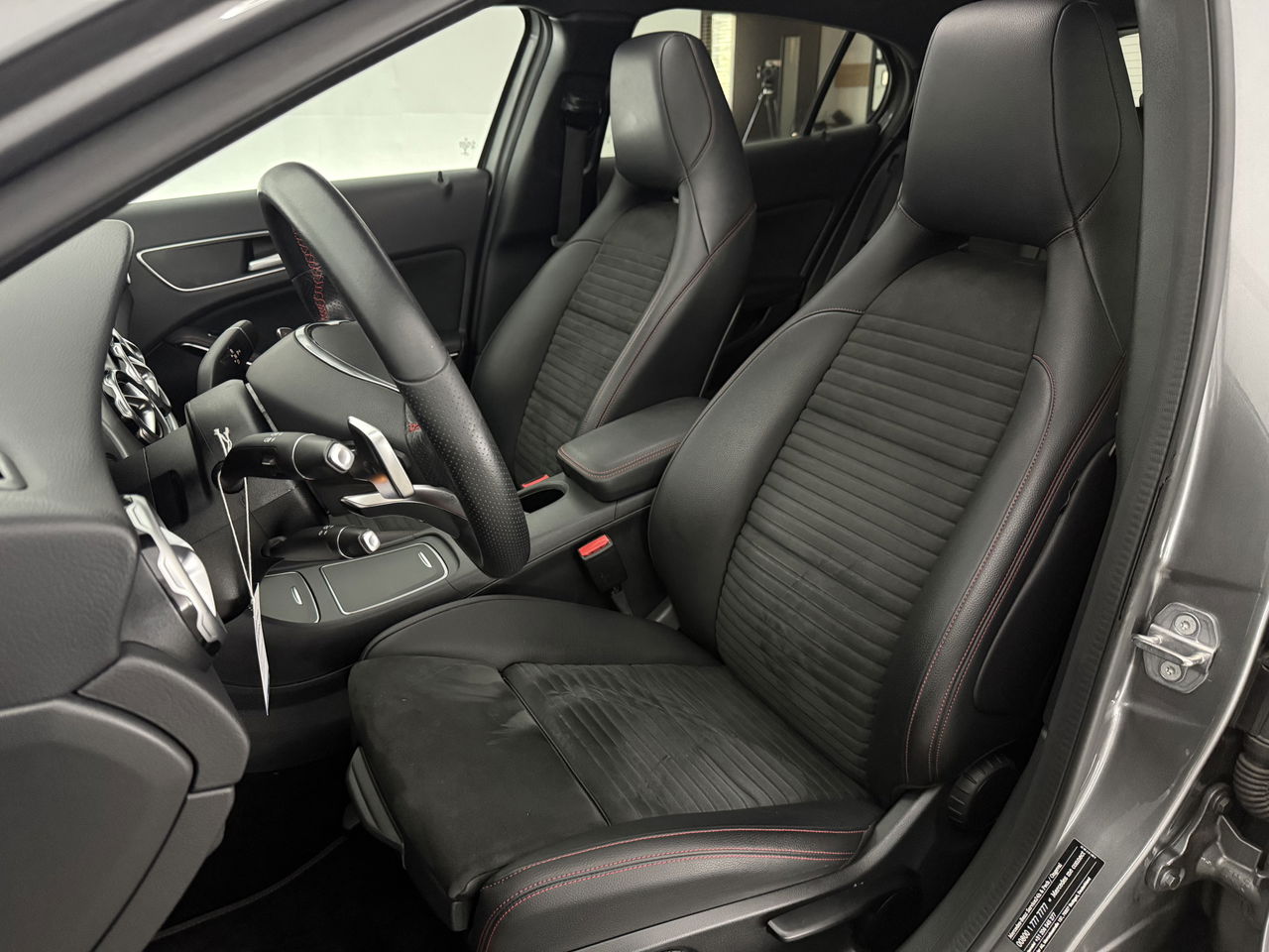 Mercedes-Benz GLA 180 AMG Night Upgrade | Panoramadak | LED | Camera | Carplay | Parkeersensoren | 19''LMV