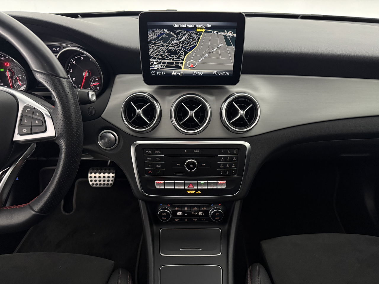 Mercedes-Benz GLA 180 AMG Night Upgrade | Panoramadak | LED | Camera | Carplay | Parkeersensoren | 19''LMV