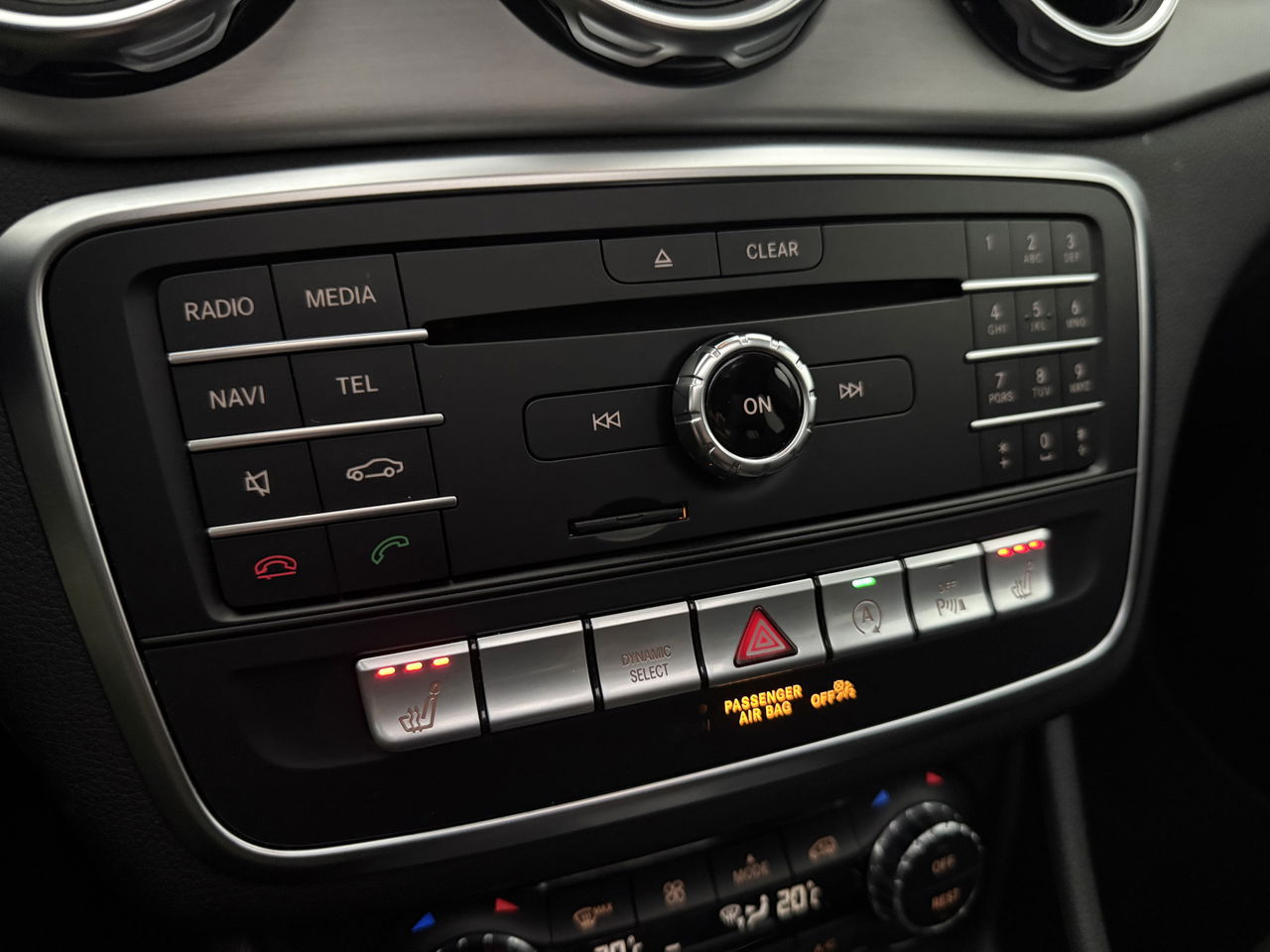 Mercedes-Benz GLA 180 AMG Night Upgrade | Panoramadak | LED | Camera | Carplay | Parkeersensoren | 19''LMV