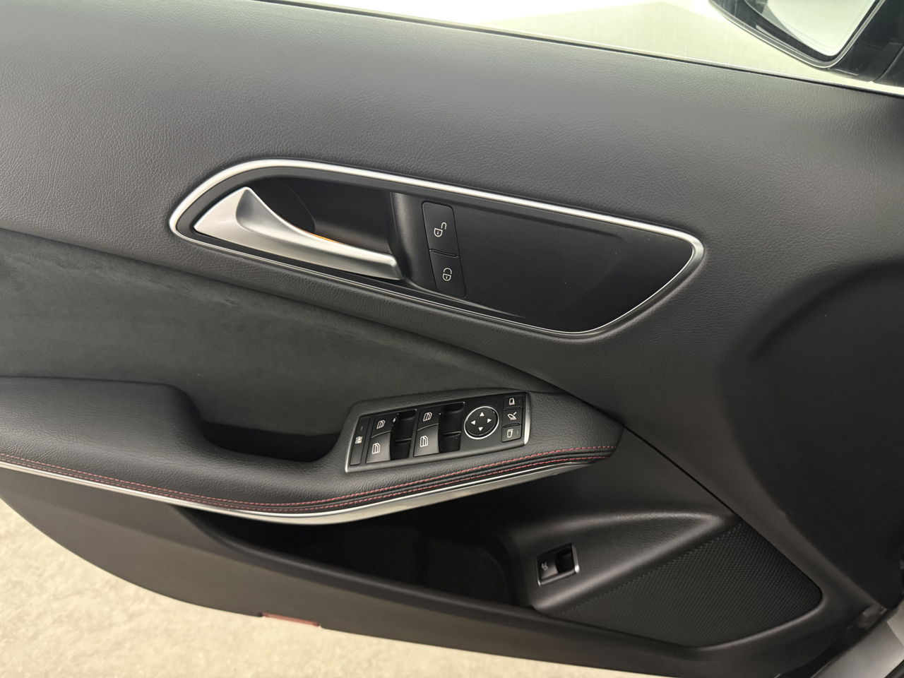 Mercedes-Benz GLA 180 AMG Night Upgrade | Panoramadak | LED | Camera | Carplay | Parkeersensoren | 19''LMV