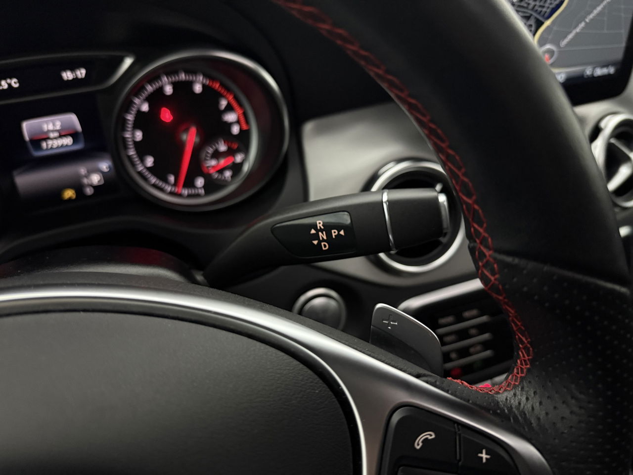 Mercedes-Benz GLA 180 AMG Night Upgrade | Panoramadak | LED | Camera | Carplay | Parkeersensoren | 19''LMV