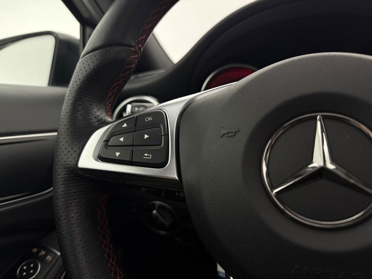 Mercedes-Benz GLA 180 AMG Night Upgrade | Panoramadak | LED | Camera | Carplay | Parkeersensoren | 19''LMV