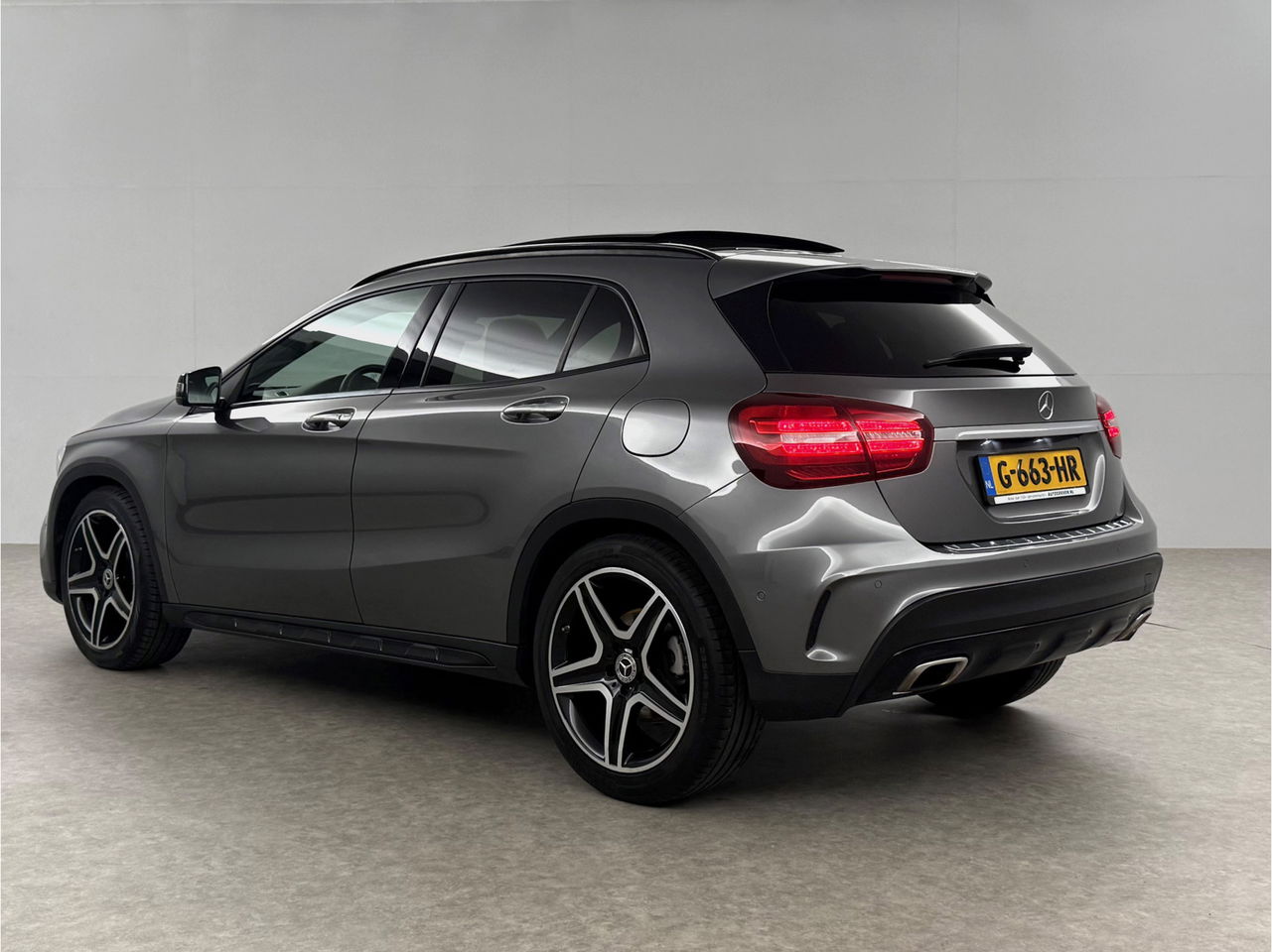 Mercedes-Benz GLA 180 AMG Night Upgrade | Panoramadak | LED | Camera | Carplay | Parkeersensoren | 19''LMV