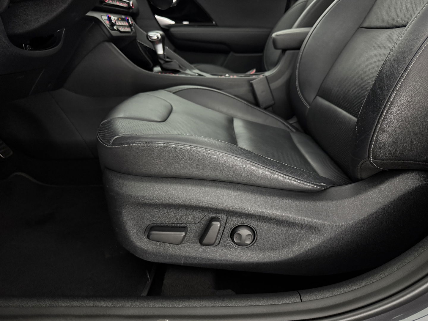 Kia Niro 1.6 GDi Hybrid ExecutiveLine | Pano | JBL-Audio | LED | NAP | Camera | Memory | Carplay |Stuur/stoelverwarming