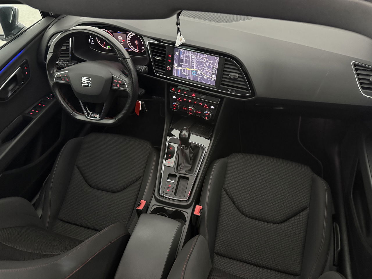SEAT Leon 2.0 191PK TSI FR | Panoramadak | Sfeerverl. | LED | Virtual Cockpit | Carplay | Camera | Cruisecontr.