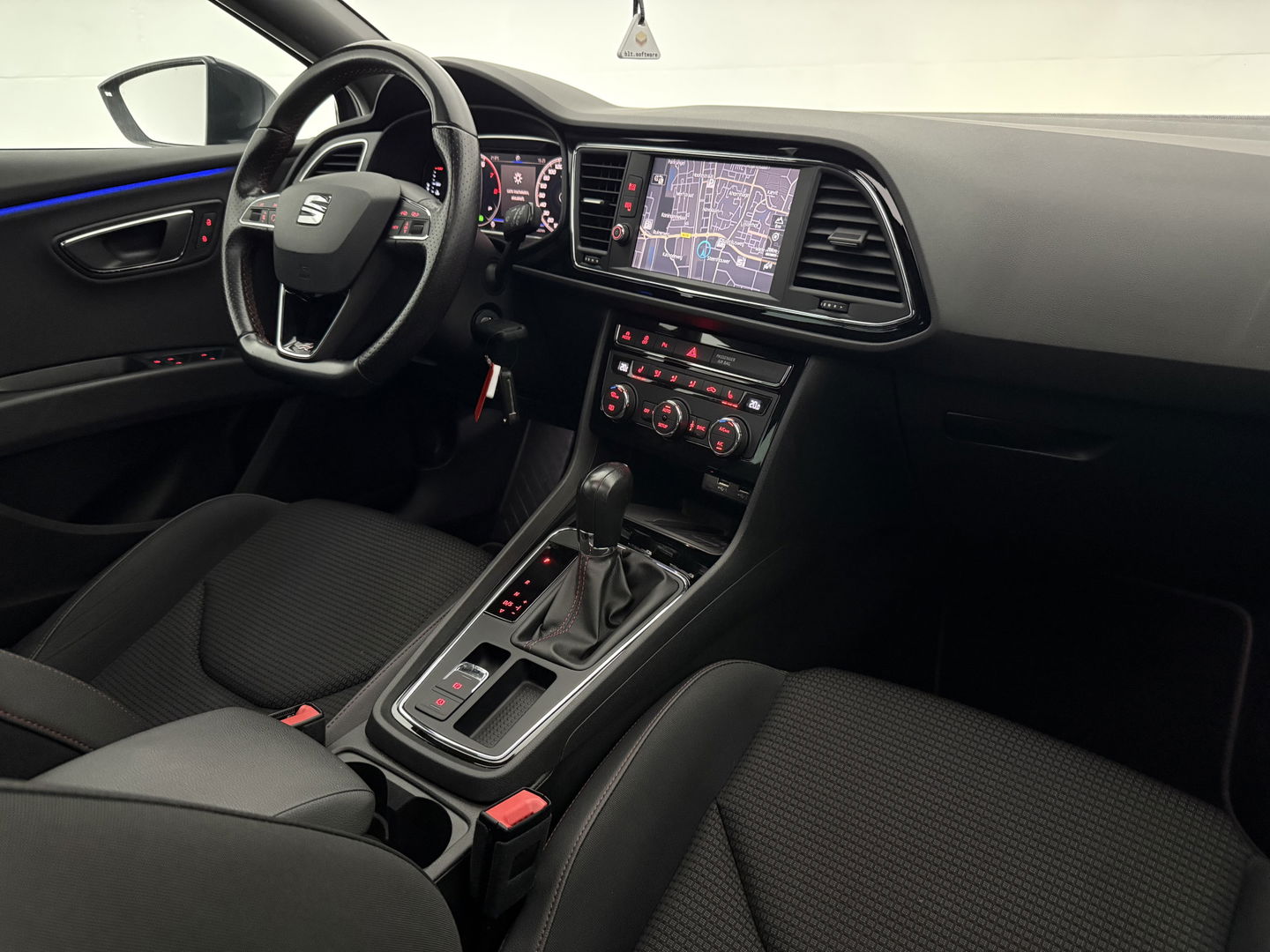 SEAT Leon 2.0 191PK TSI FR | Pano | Sfeerverl. | LED | Carplay | Camera | Navi l Cruise l Stoelverw.