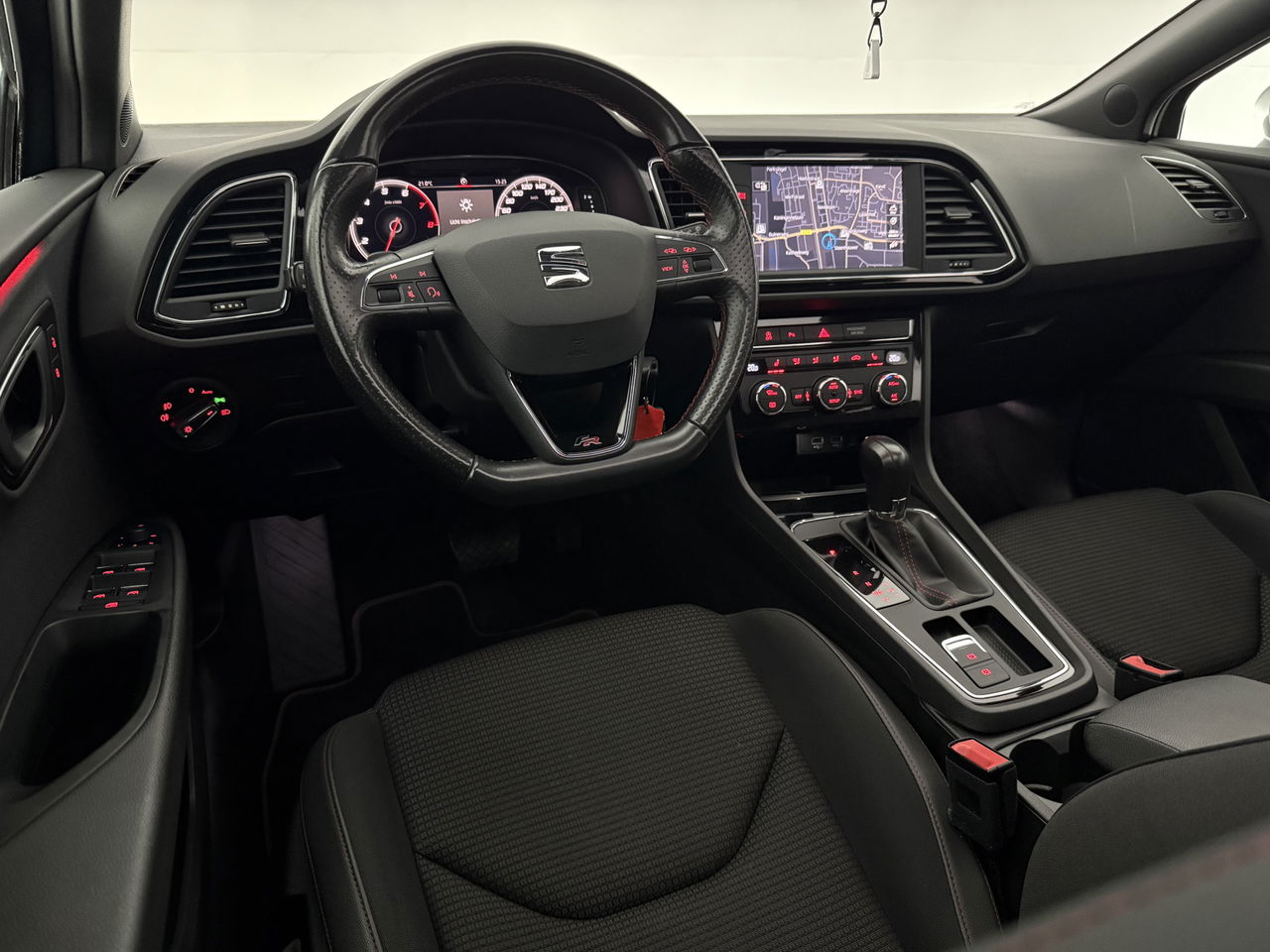 SEAT Leon 2.0 191PK TSI FR | Panoramadak | Sfeerverl. | LED | Virtual Cockpit | Carplay | Camera | Cruisecontr.