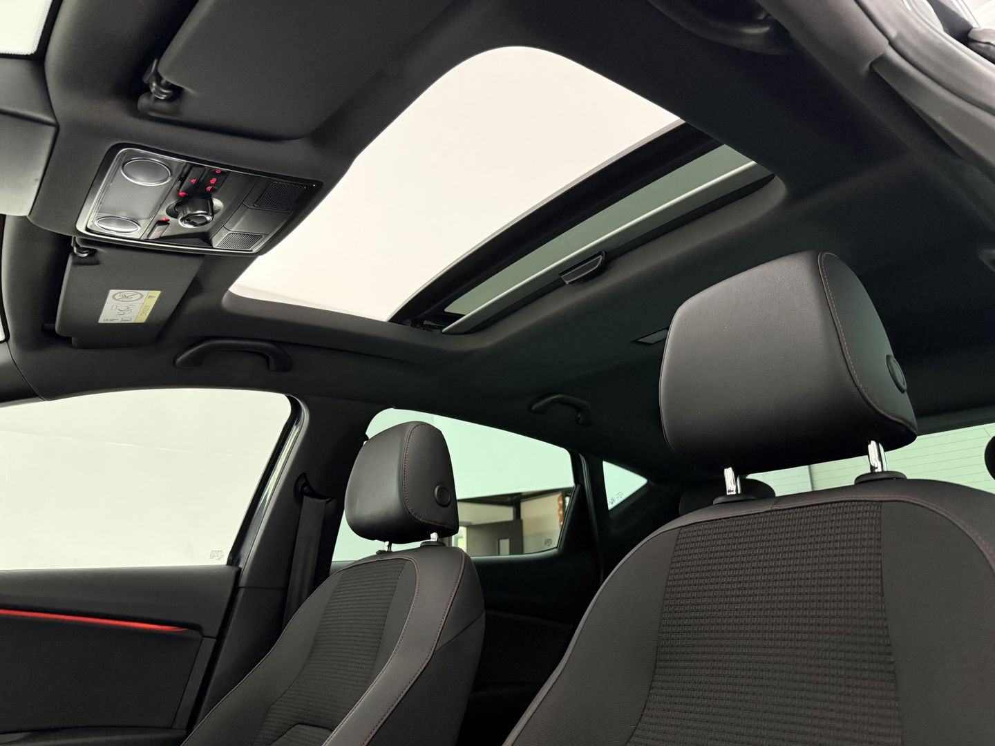 SEAT Leon 2.0 191PK TSI FR | Pano | Sfeerverl. | LED | Carplay | Camera | Navi l Cruise l Stoelverw.